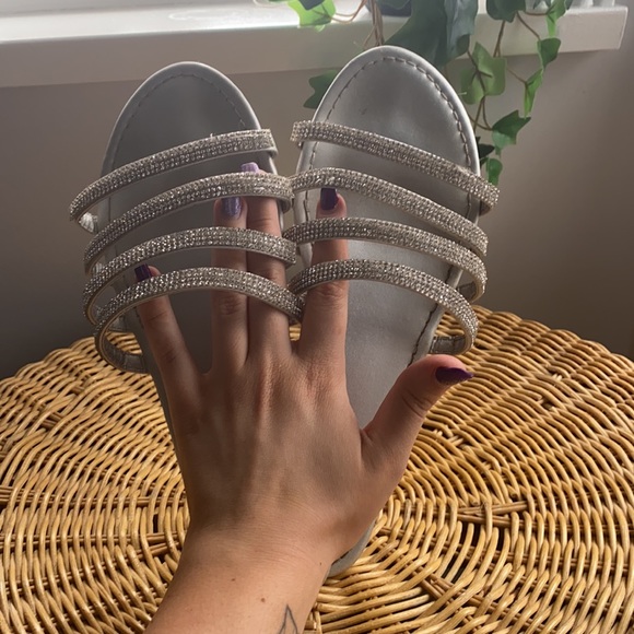 Sparkly flat dressy sandals - Picture 2 of 3